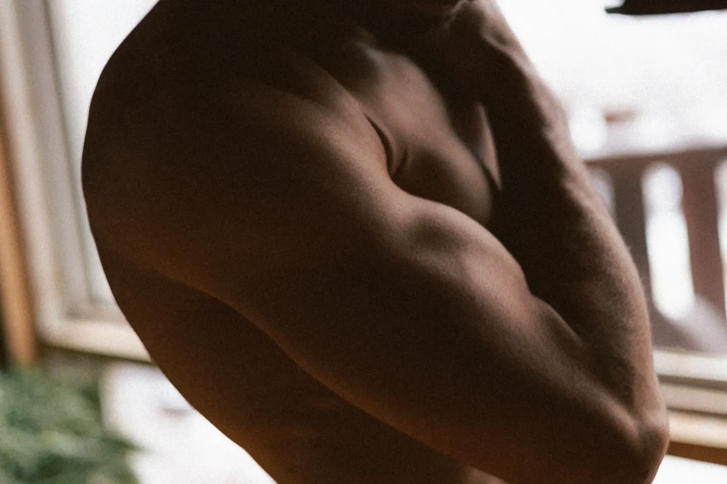 Boudoir masculin studio portrait — photographe boudoir homme St-Sauveur Laurentides